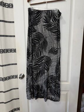 maxi skirt Matty M beach palm leaves black & white Xl-2X